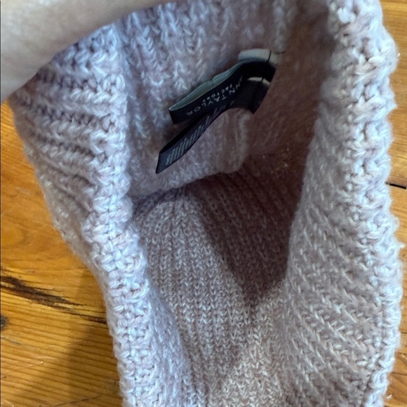 Ann Taylor Light Pink Knit Hat with Pom Pom - Picture 8 of 8